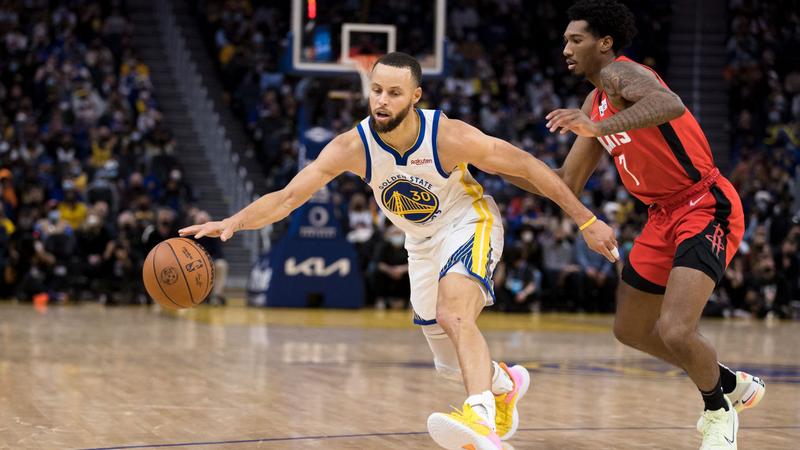 Steph Curry hits first career buzzer-beater to lift Warriors to win