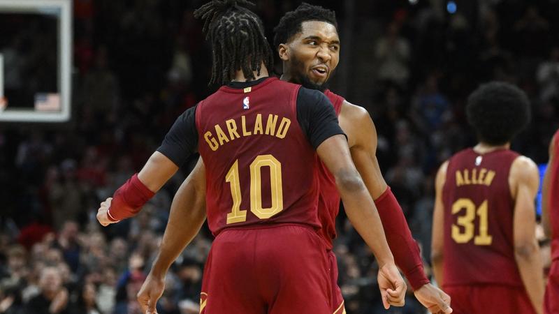 Donovan Mitchell signe l’un de ses plus beaux dunks