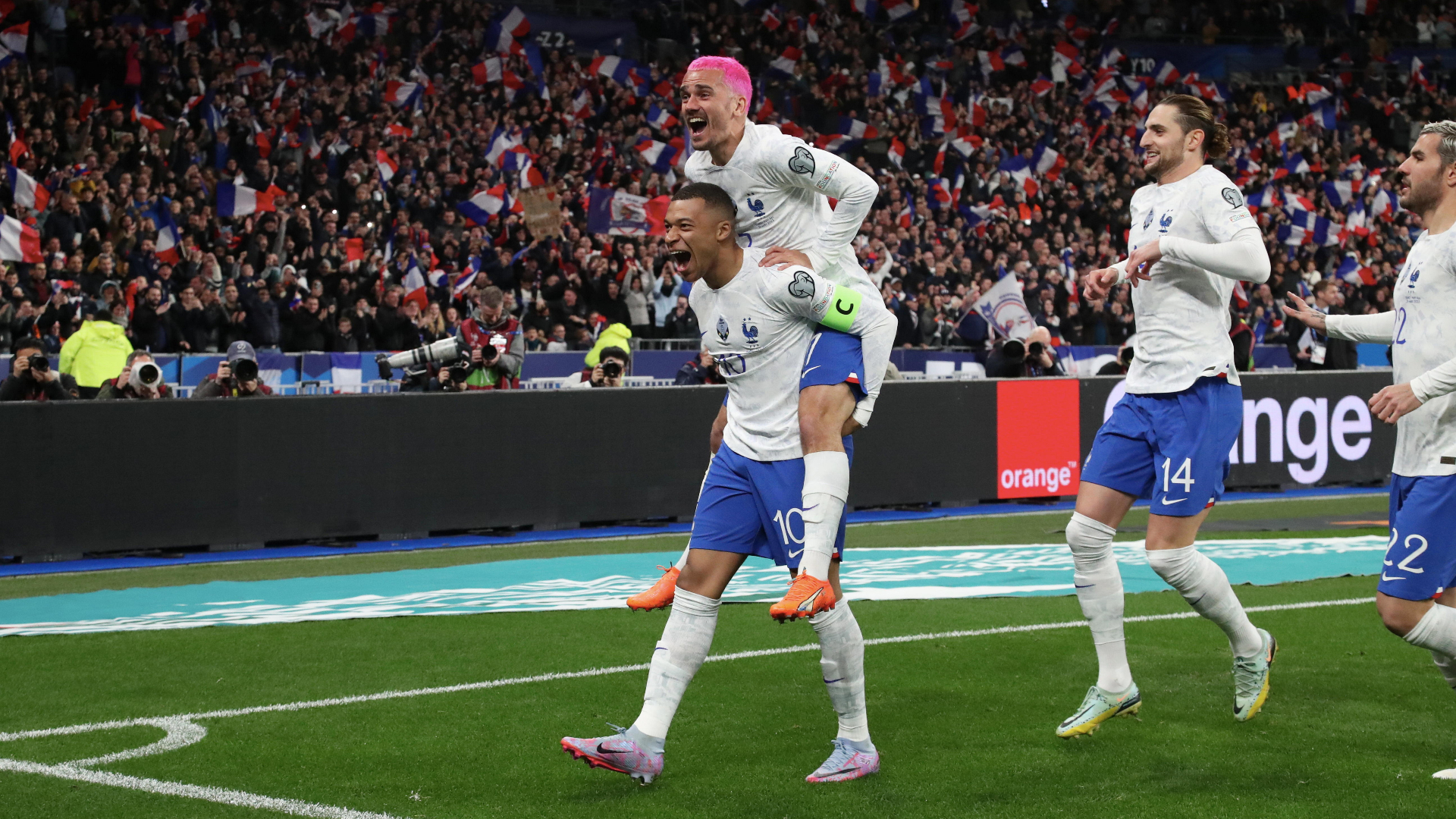 Mbappe's France ruins Koeman's comeback