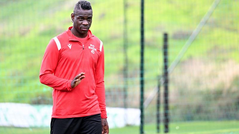 Italie : Mario Balotelli tacle sévèrement Roberto Mancini