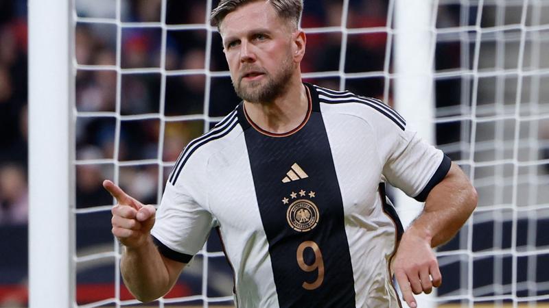 Fuellkrug at the double as Germany sink Peru
