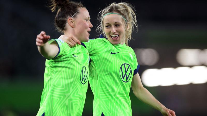 Wolfsburg sink PSG to set up Women's Champions League semi with Arsenal
