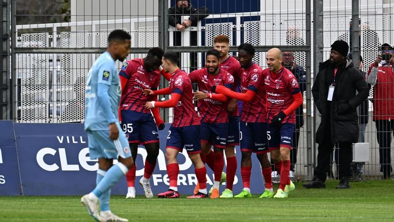 Clermont vence 2-1 en casa al Ajaccio