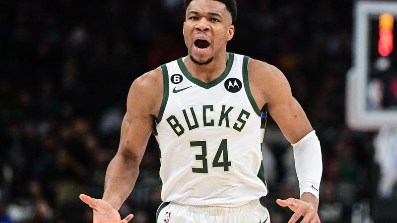 Hawks romp to Game 4 win without Young, Giannis goes down