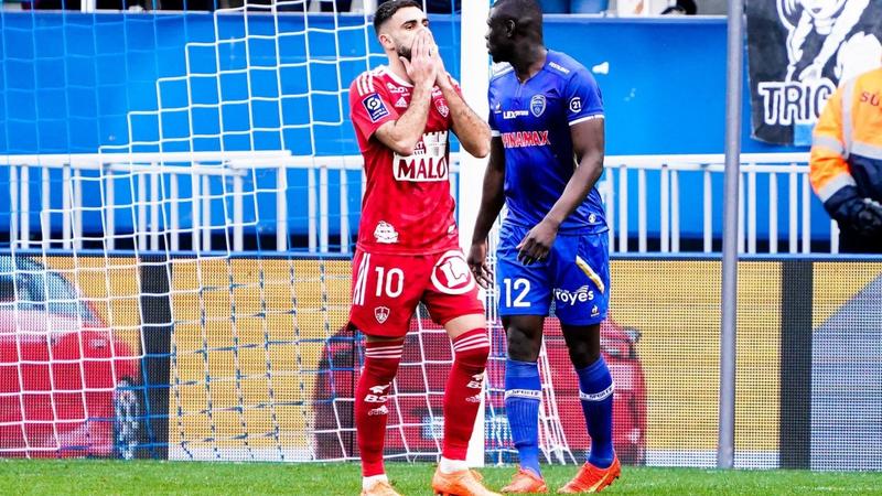 Clermont vence 0-2 en su visita al Troyes