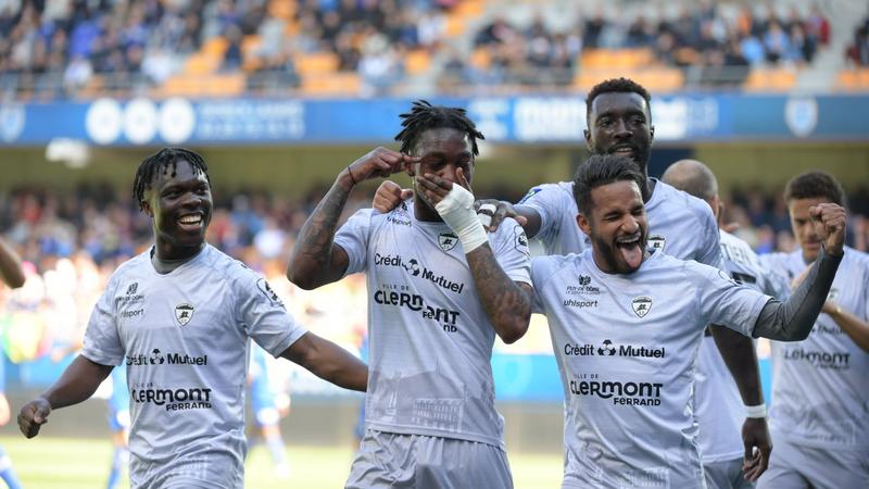 Clermont scored twice in only three minutes to beat Troyes 0-2