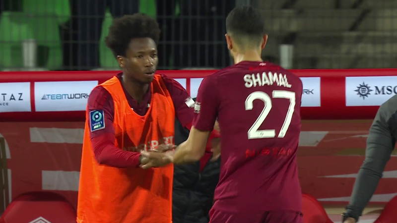 Ligue 2: Un Annecy héroïque s'impose à 10 contre Valenciennes