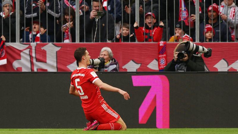 Bundesliga : Benjamin Pavard trompe le gardien avec un petit pont !