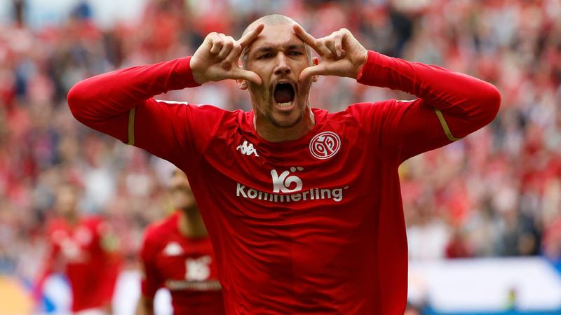 Bundesliga : Ludovic Ajorque douche le Bayern Munich de la tête !
