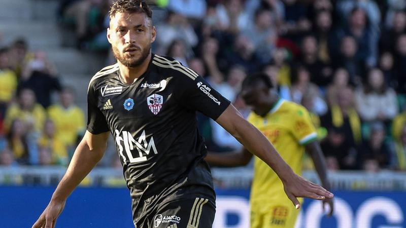 أجاكسيو يفتح إجراءً تأديبيًا ضدّ الجزائري بلايلي