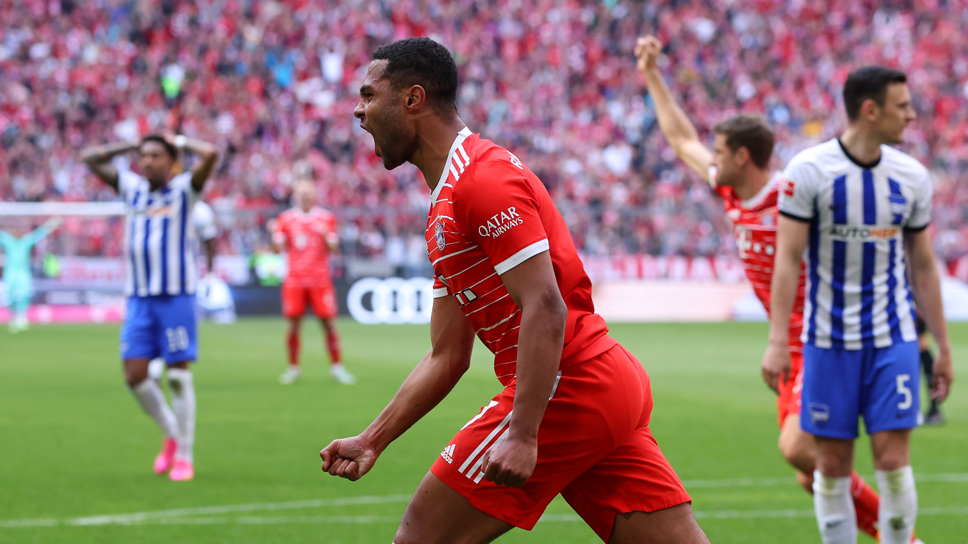 Bayern leapfrogs Dortmund at Bundesliga summit