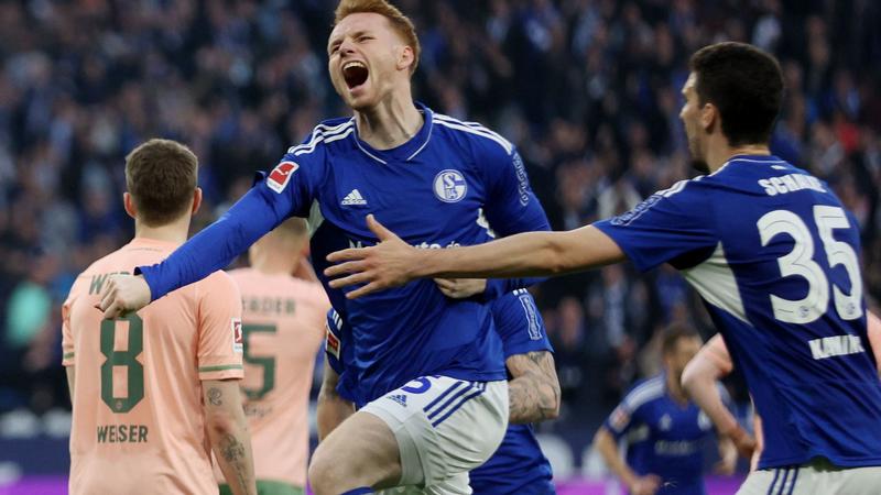 El Schalke escapa de la zona de descenso con un penalti en el minuto 102