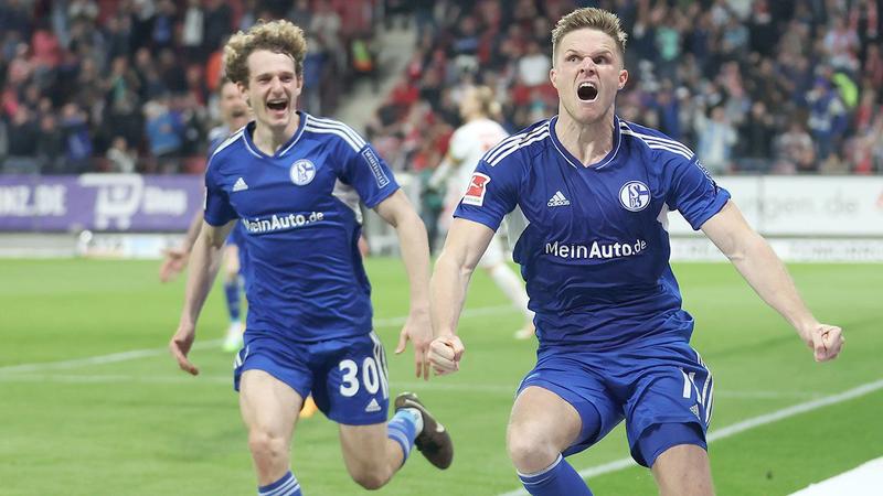 Schalke claims crucial last-gasp win at Mainz