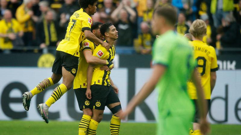 Bundesliga : Jude Bellingham inscrit un but complètement LOUFOQUE !