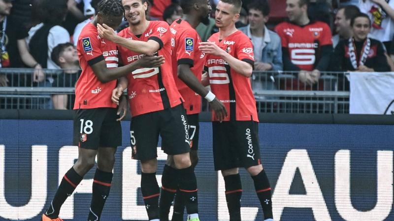 Rennes golea 4-0 en casa al descendido Troyes