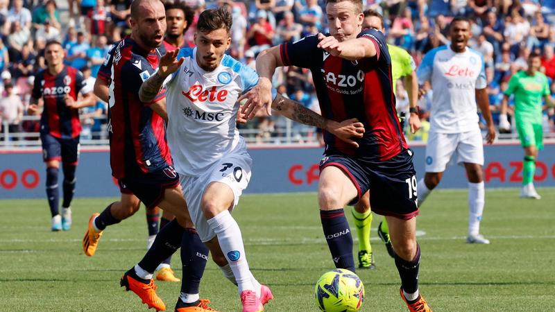 Napoli empata 2-2 en su visita al Bologna