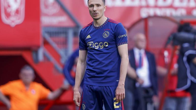 Ajax Amsterdam : Berghuis frappe un supporter qui aurait lancé une insulte raciste à un de ses coéquipiers