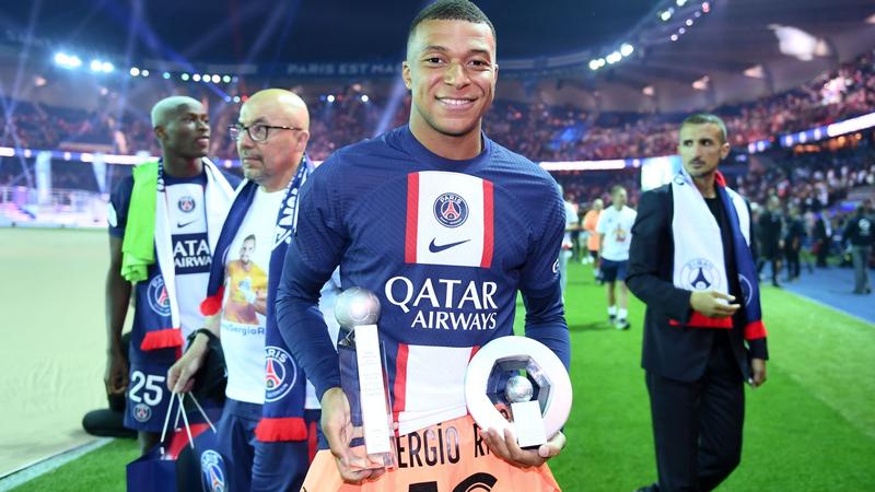 Mbappé, feliz por ser máximo goleador