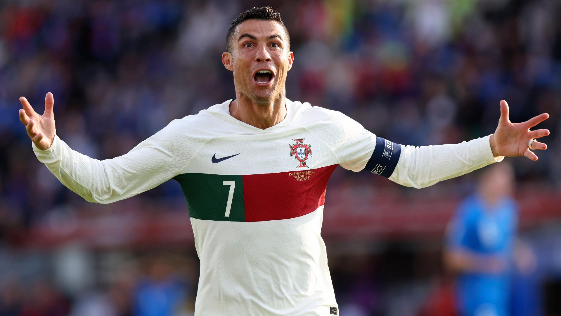 Cristiano Ronaldo marca duas vezes por Portugal e se torna o