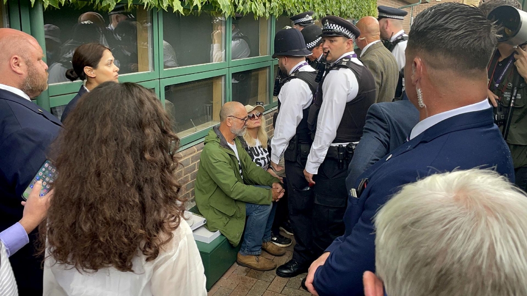 Just Stop Oil Protesters Disrupt Play At Wimbledon | BeIN SPORTS