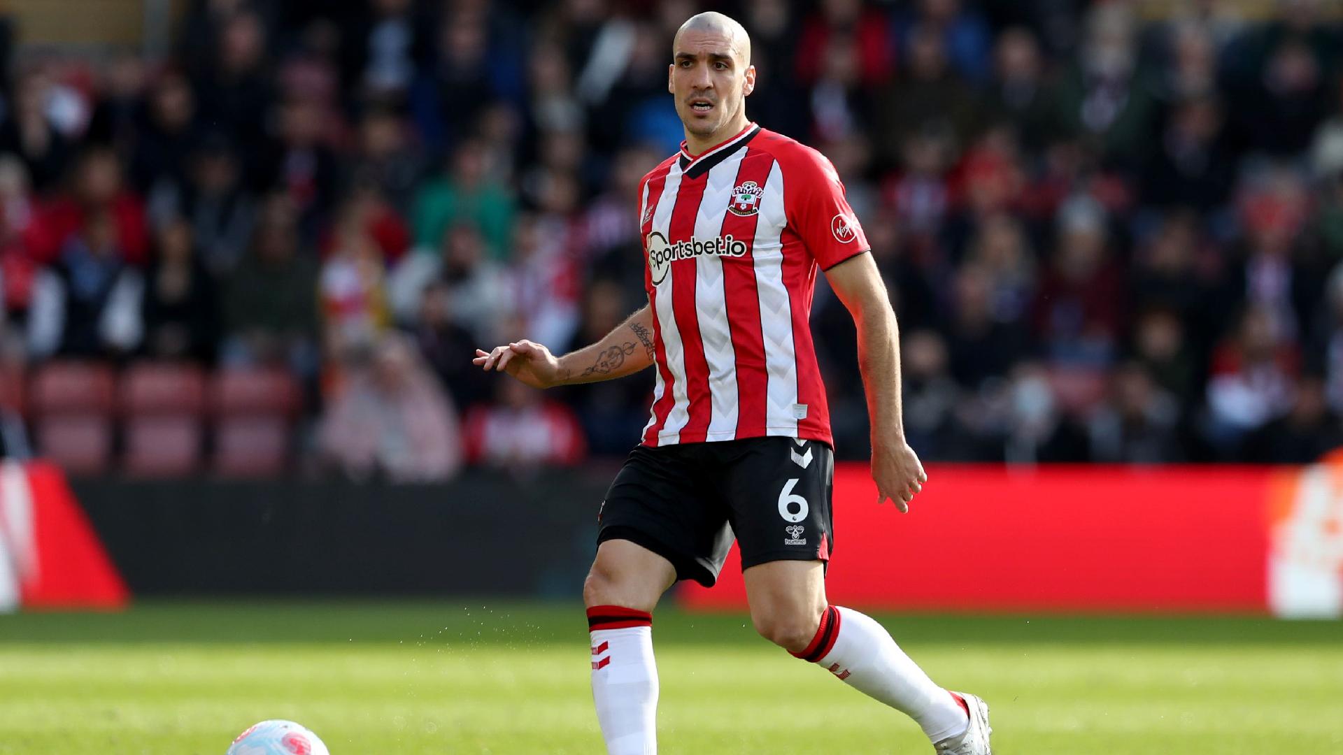 Former Southampton midfielder Oriol Romeu joins Barcelona