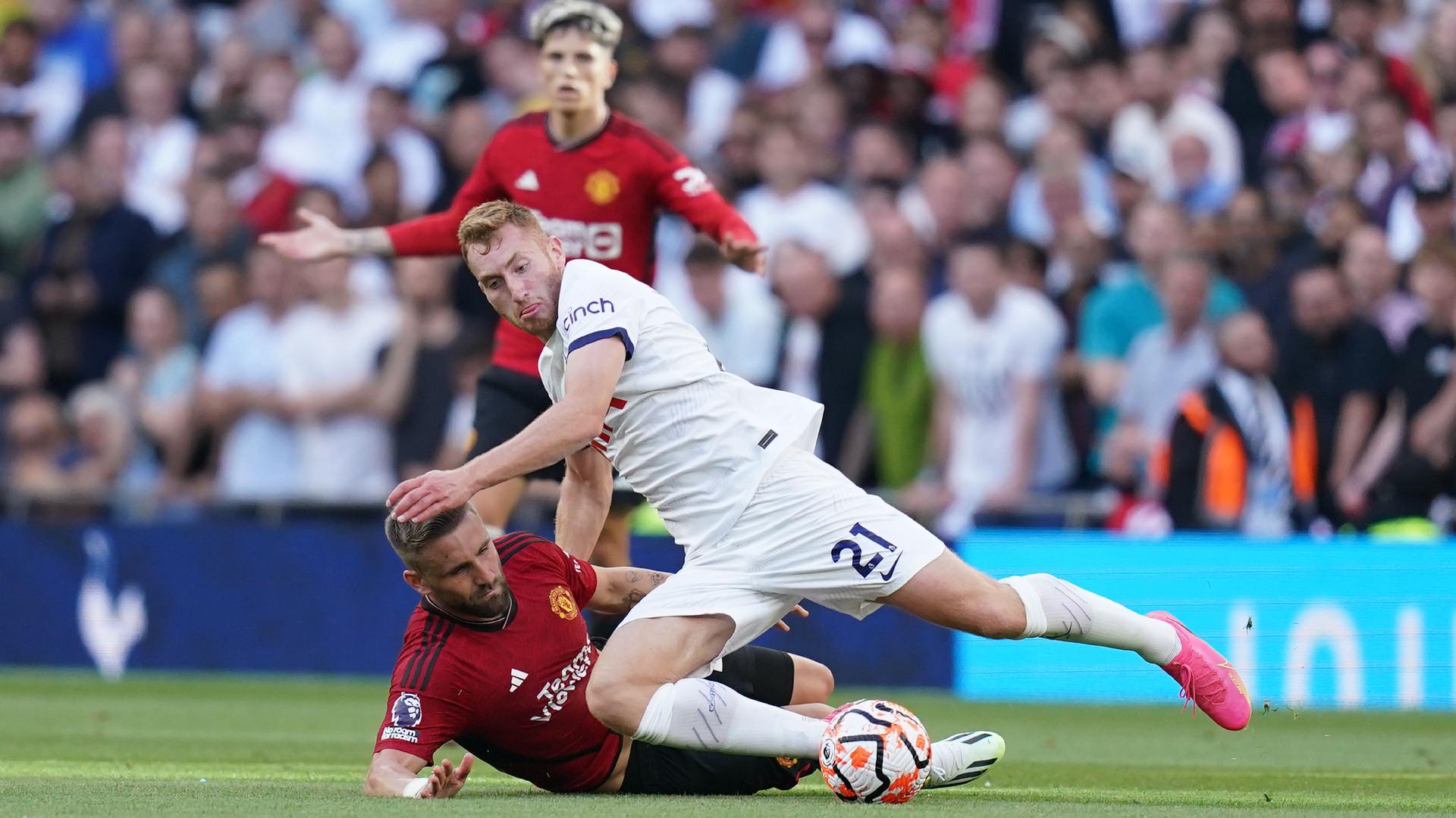 Com gol de Kane, Tottenham busca empate no fim contra o Chelsea