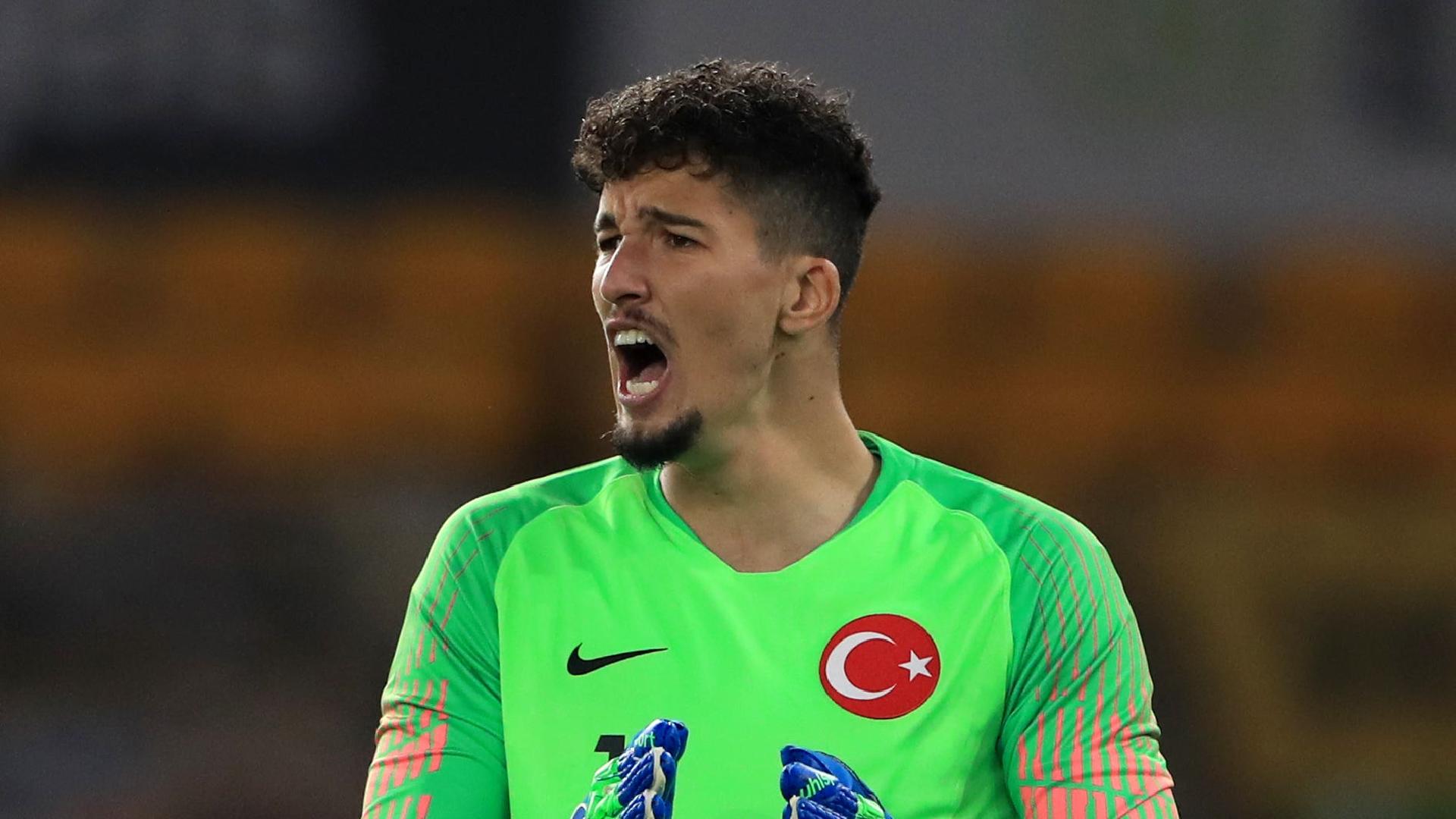 Manchester United sign Fenerbahce keeper Altay Bayindir