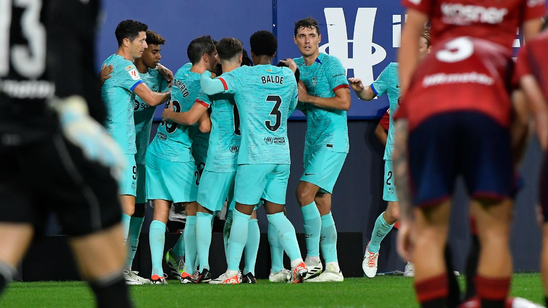 Robert Lewandowski earns Barcelona victory at Osasuna with late penalty