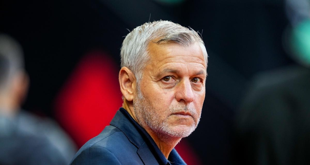 Rennes : Bruno Genesio Tacle L'état De La Pelouse "un Terrain Qui N'est ...