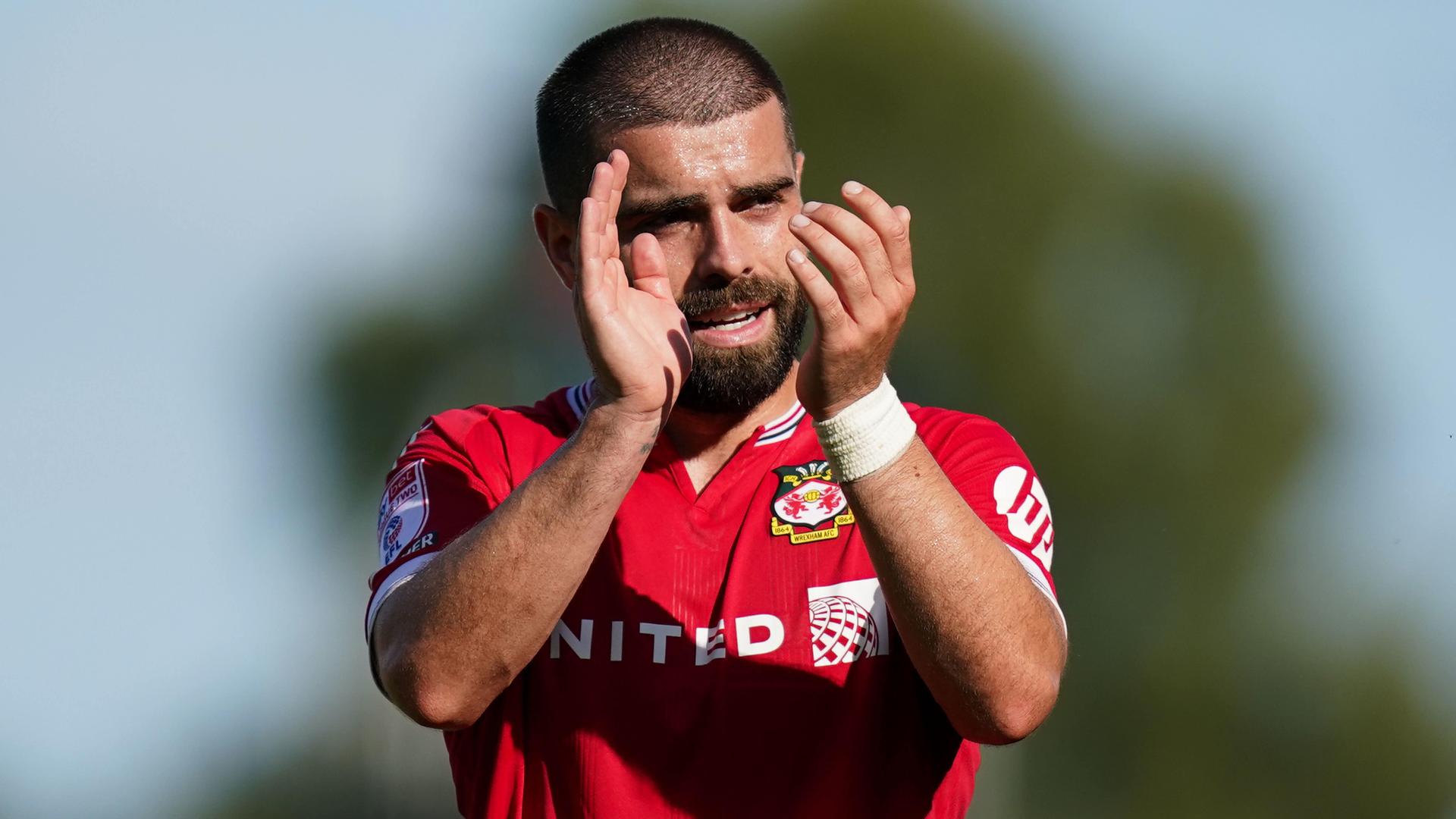 Wrexham leave it late as Elliot Lee snatches victory against struggling  Sutton | beIN SPORTS