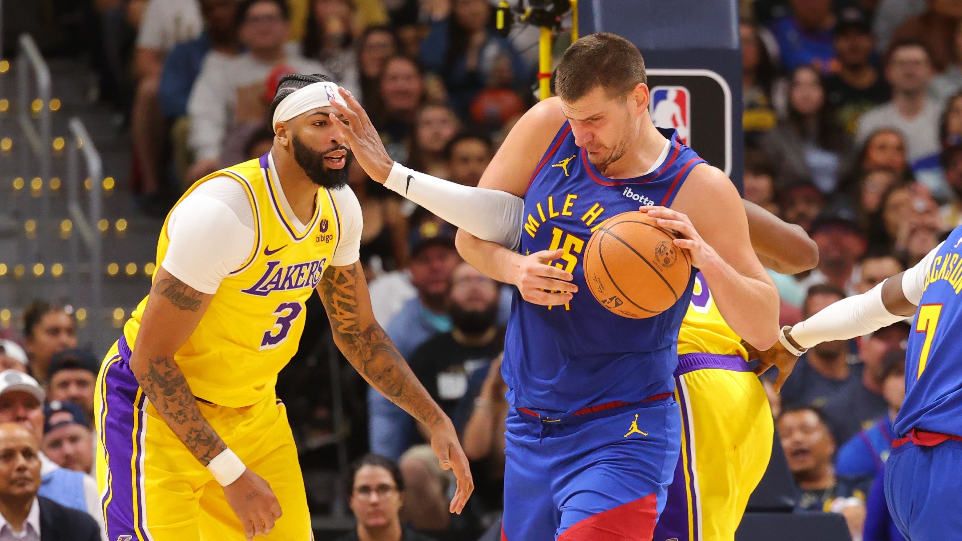 Jokic leads Nuggets by Lakers