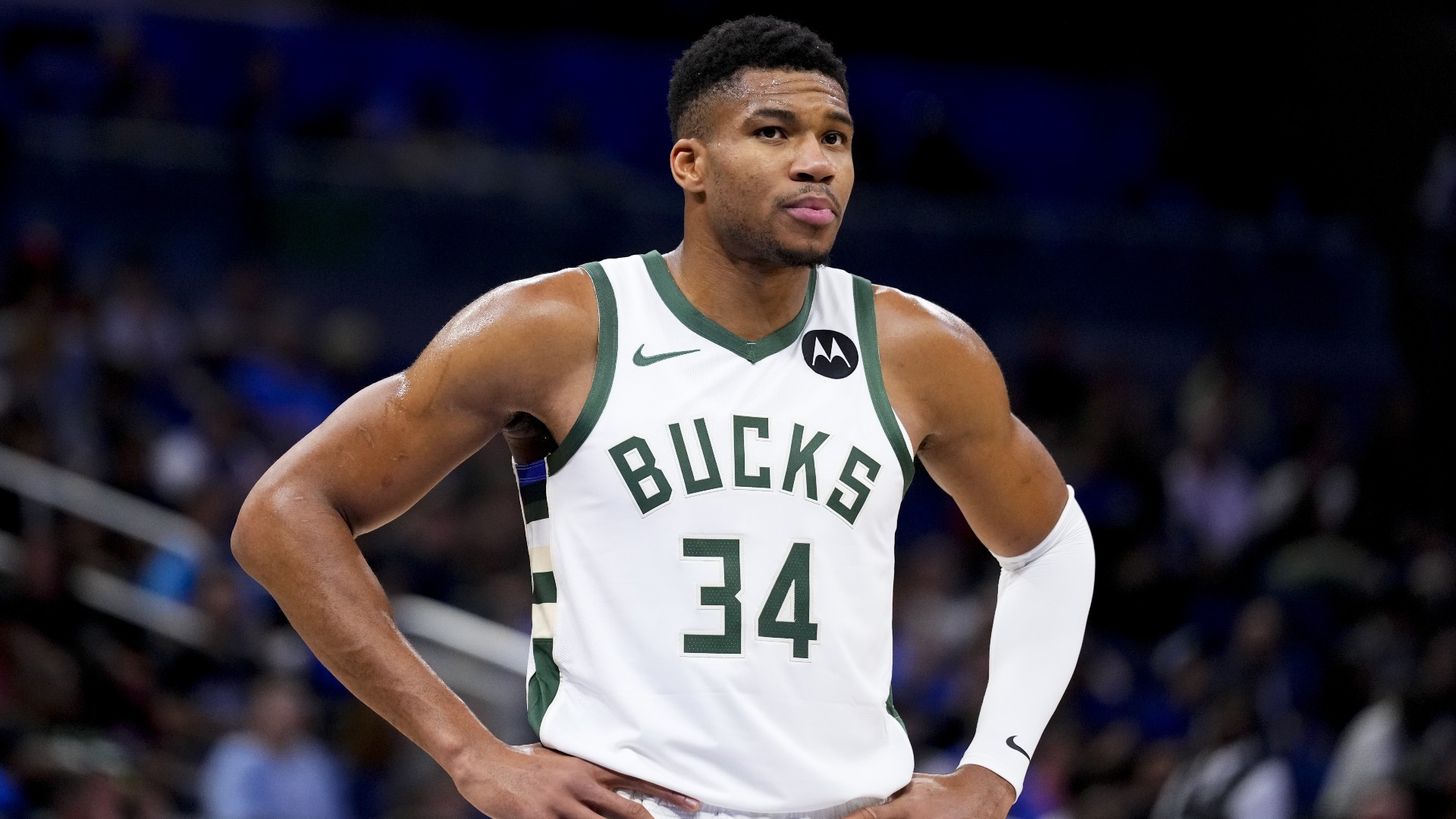 Giannis slams Bucks' defending