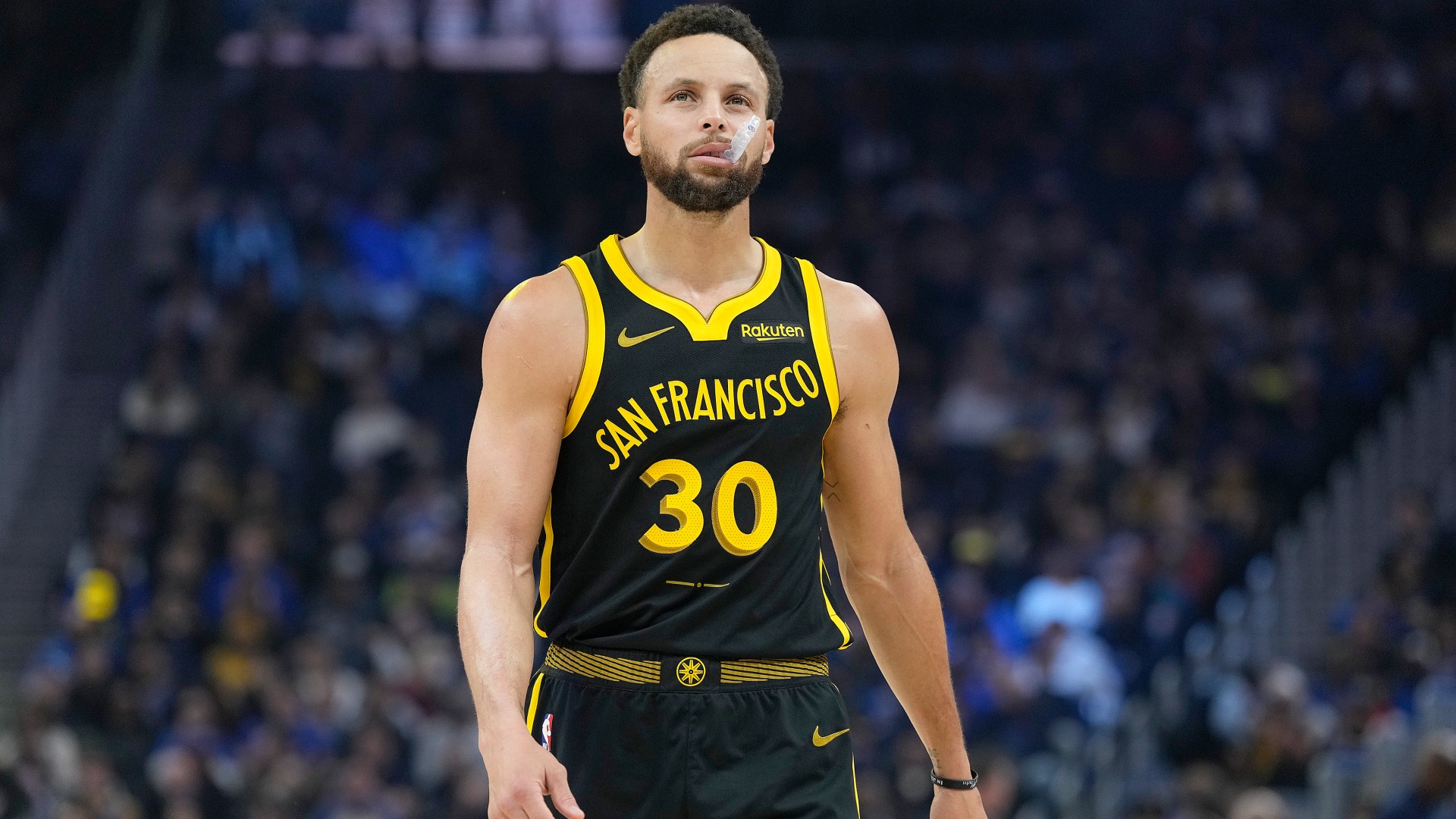 Curry's record 3-point streak ends