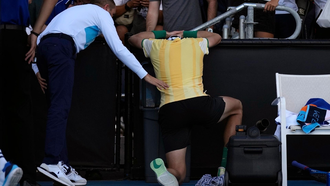 Draper Vomits In Courtside Bin After Gruelling Win Over Giron | BeIN SPORTS