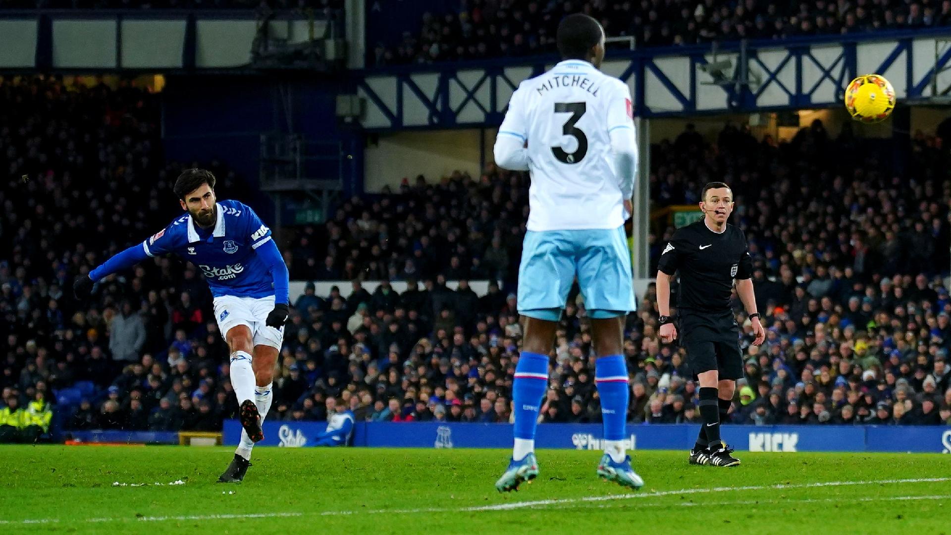 Everton edge past Crystal Palace and Forest see off Blackpool in extra time