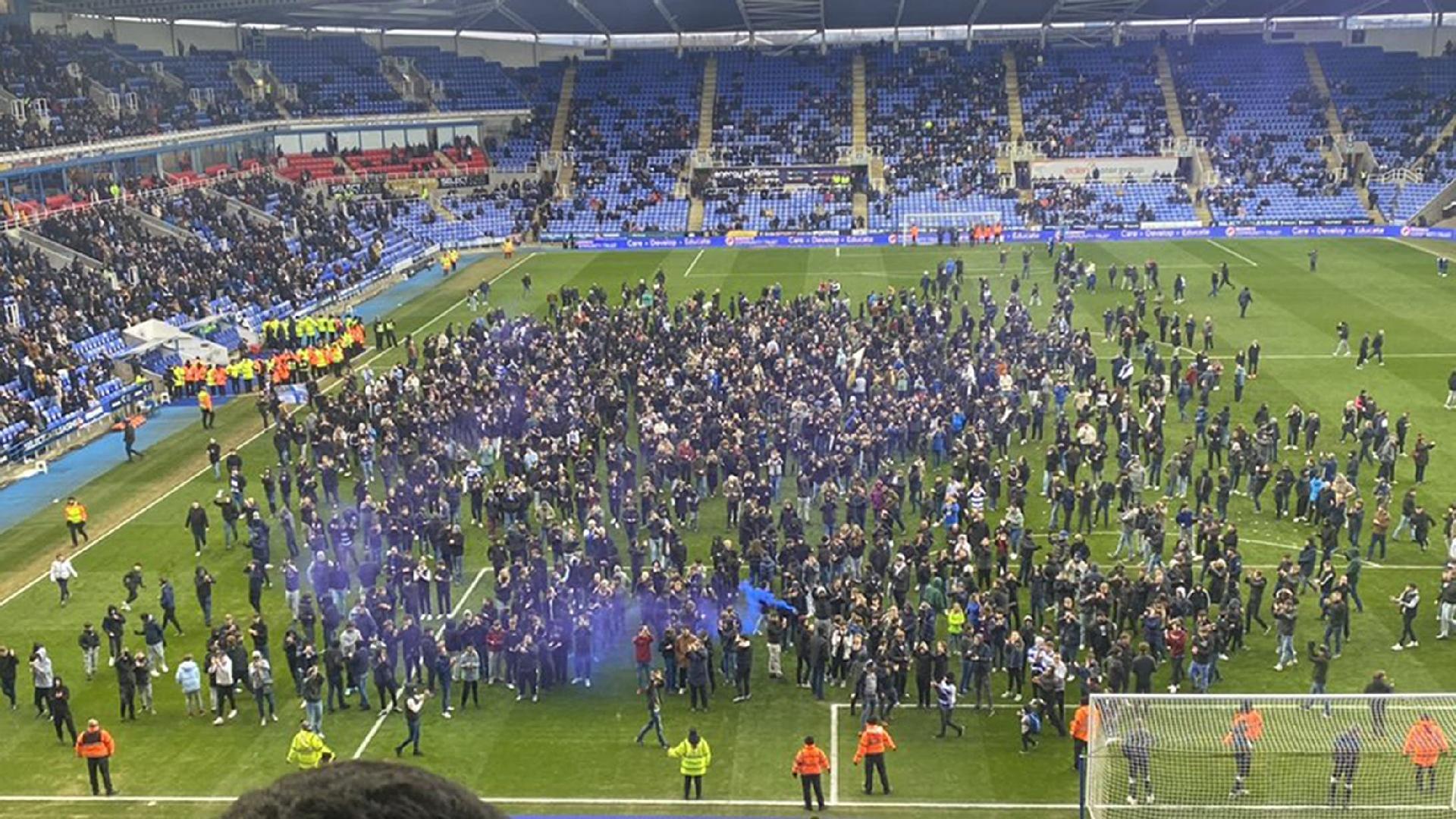Reading agree to suspended three-point penalty over pitch invasion