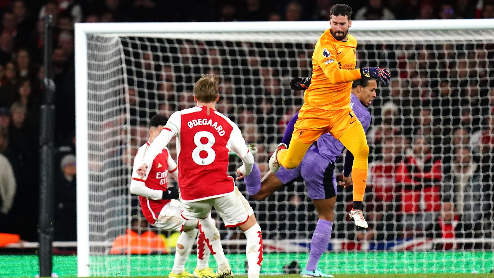 Arsenal pounces on Alisson errors to cut Liverpool lead to two | beIN SPORTS