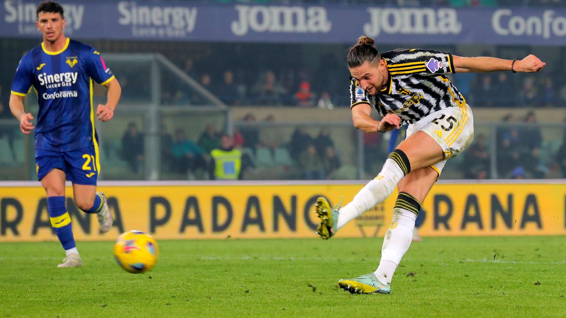 Juventus lose further ground in title race with draw at Verona