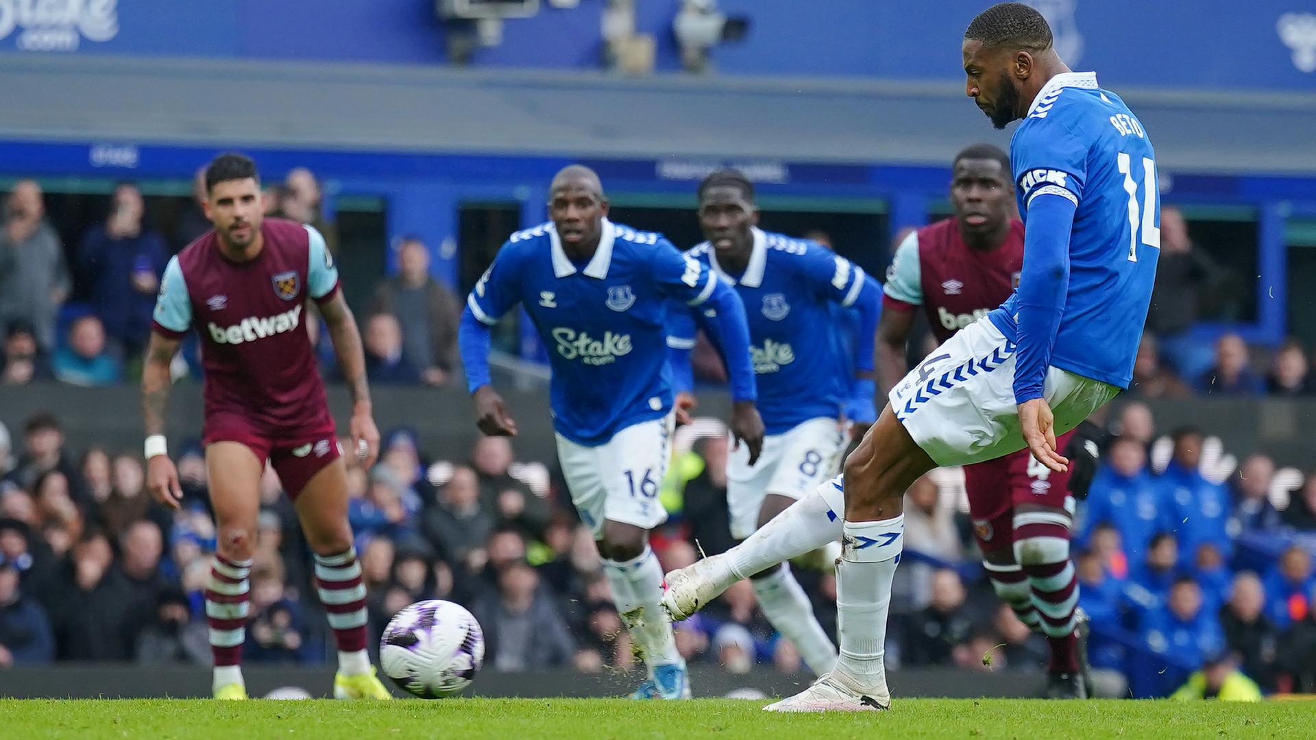 Sean Dyche tells Everton players to take responsibility for missed chances