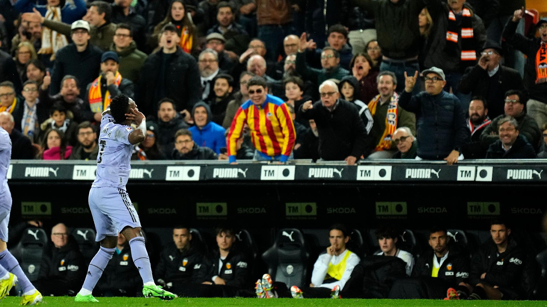 Leaders Real Madrid fight back to share points with Valencia