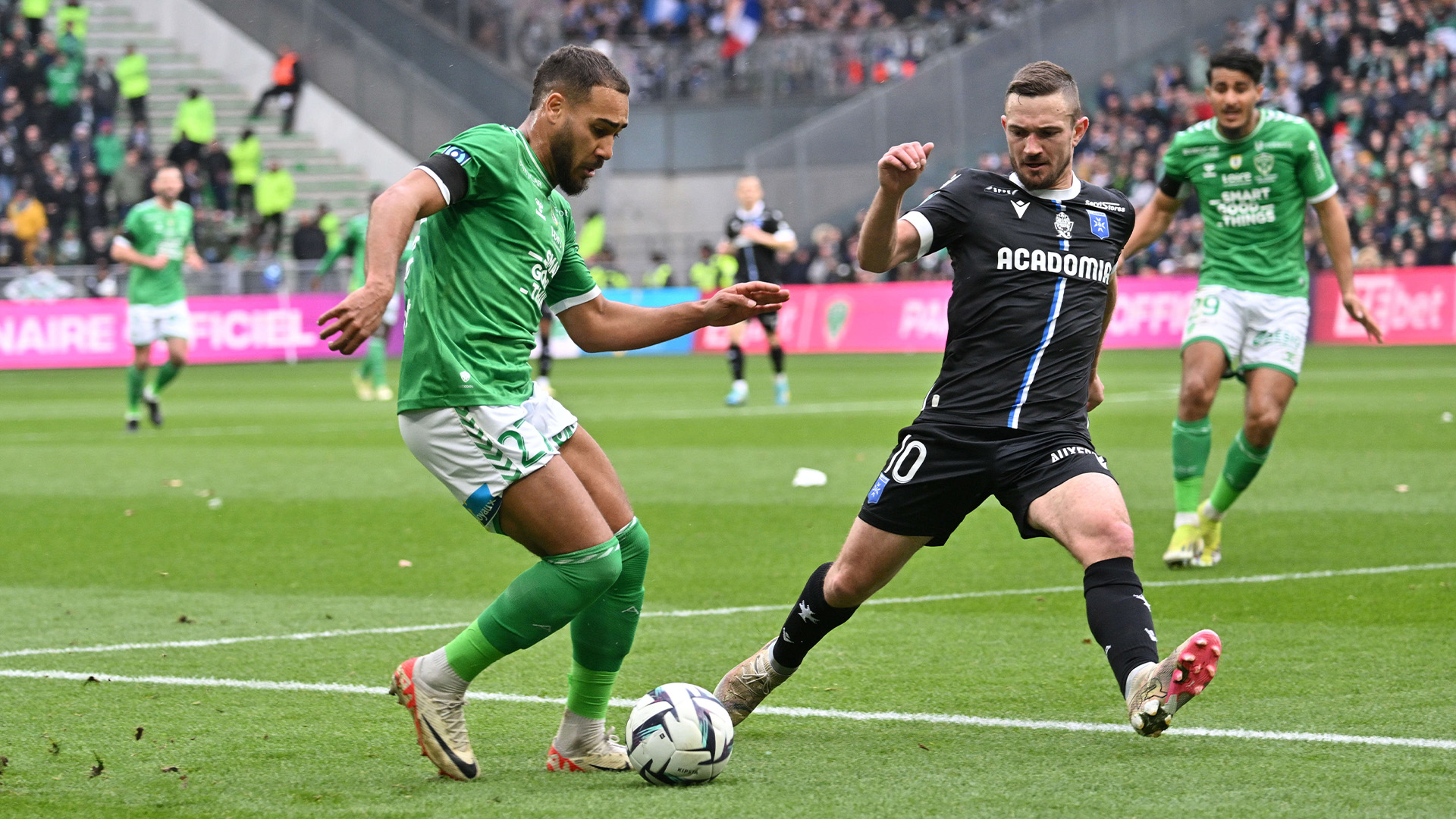 Ligue 2 : Saint-Etienne fait tomber le leader et relance la course à la montée