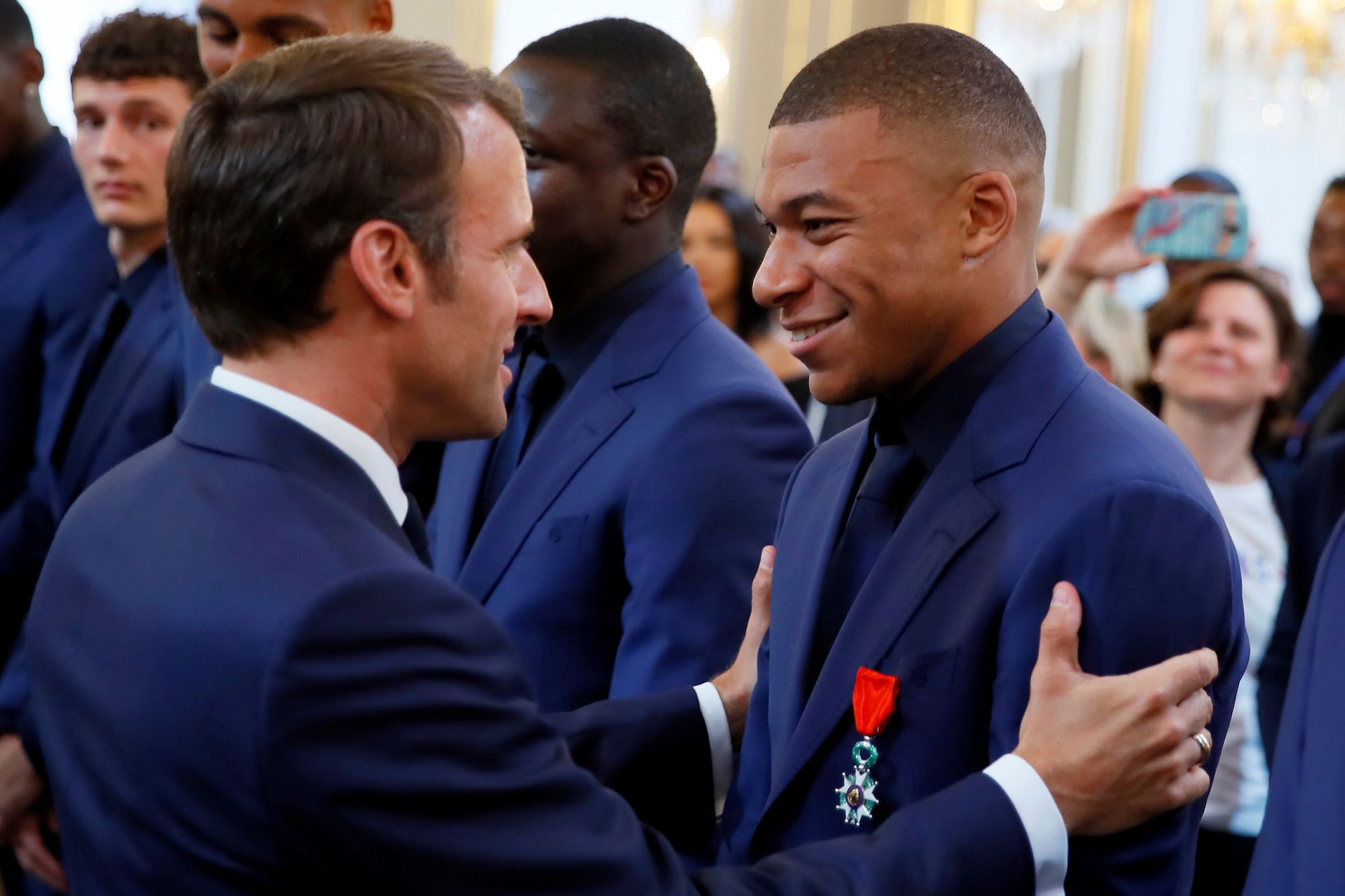 ماكرون يأمل مشاركة مبابي مع فرنسا في الأولمبياد