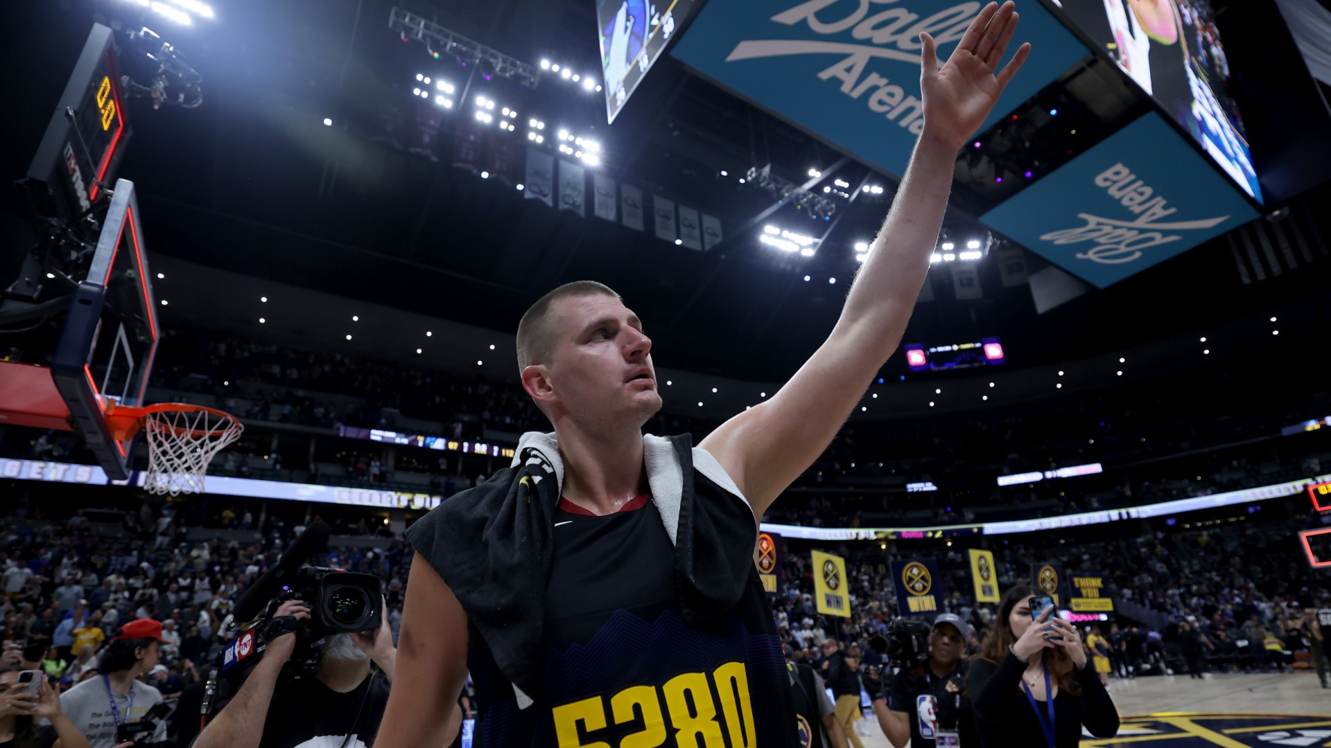 Jokic, Brunson score 40 in wins
