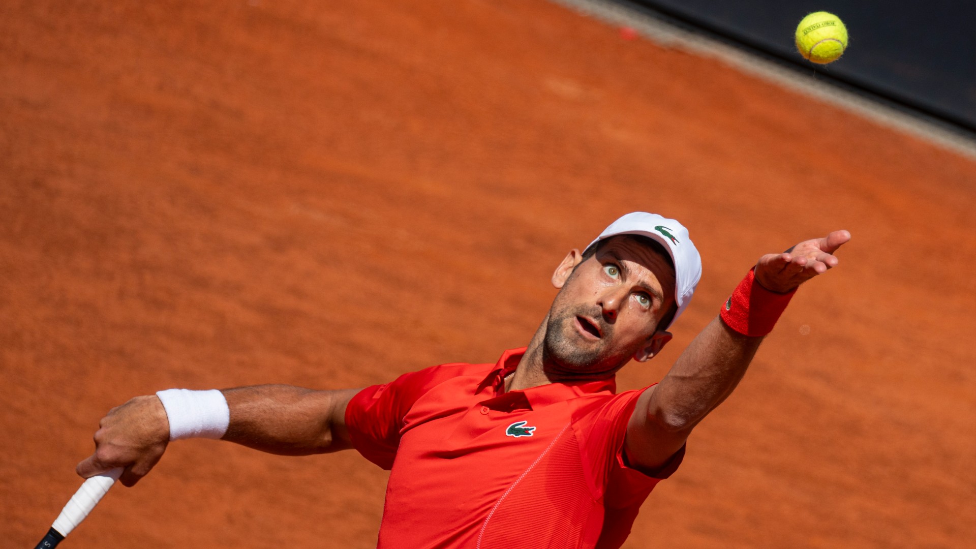 Djokovic into last four in Geneva