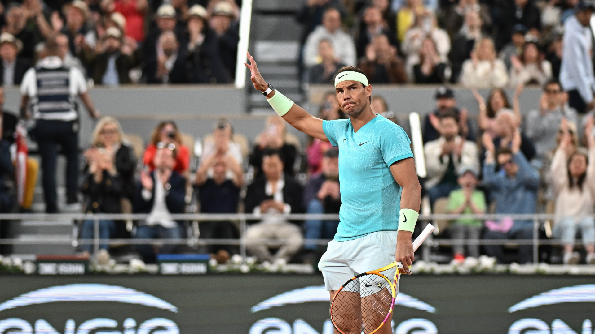 Nadal waves bye to Paris