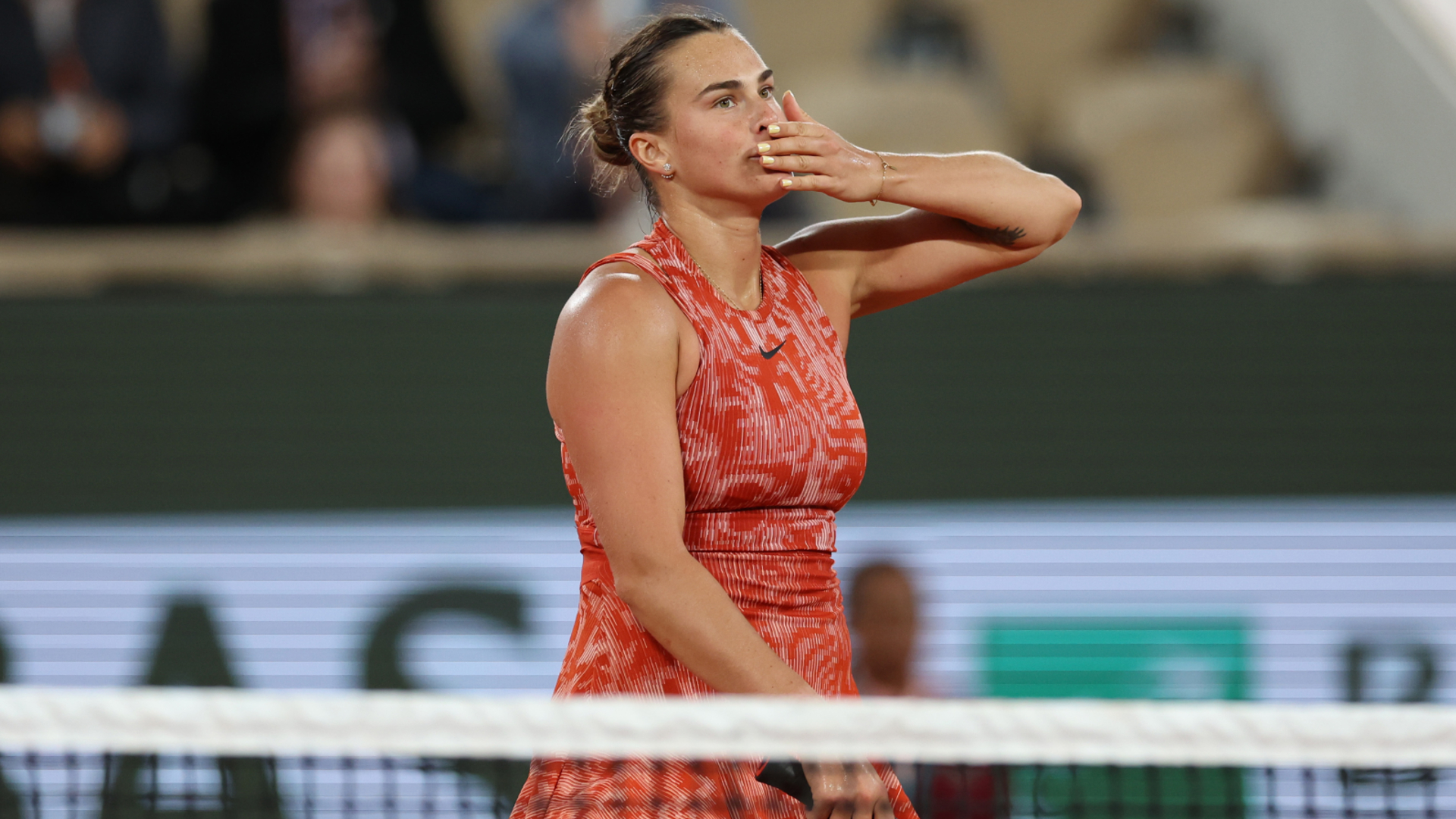 Sabalenka extends R1 streak