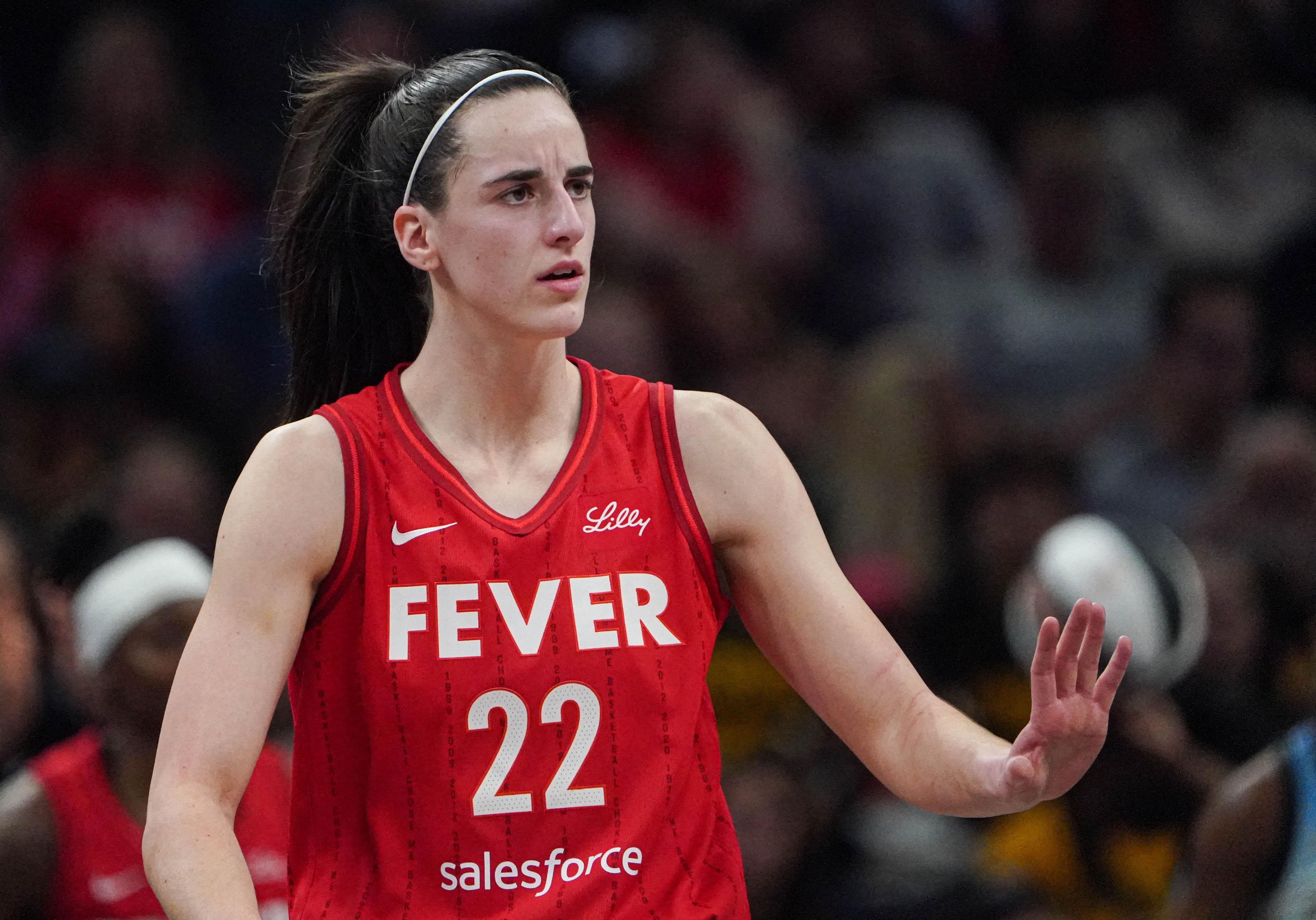 Le Fever alerte la WNBA sur le traitement réservé à Caitlin Clark | beIN  SPORTS