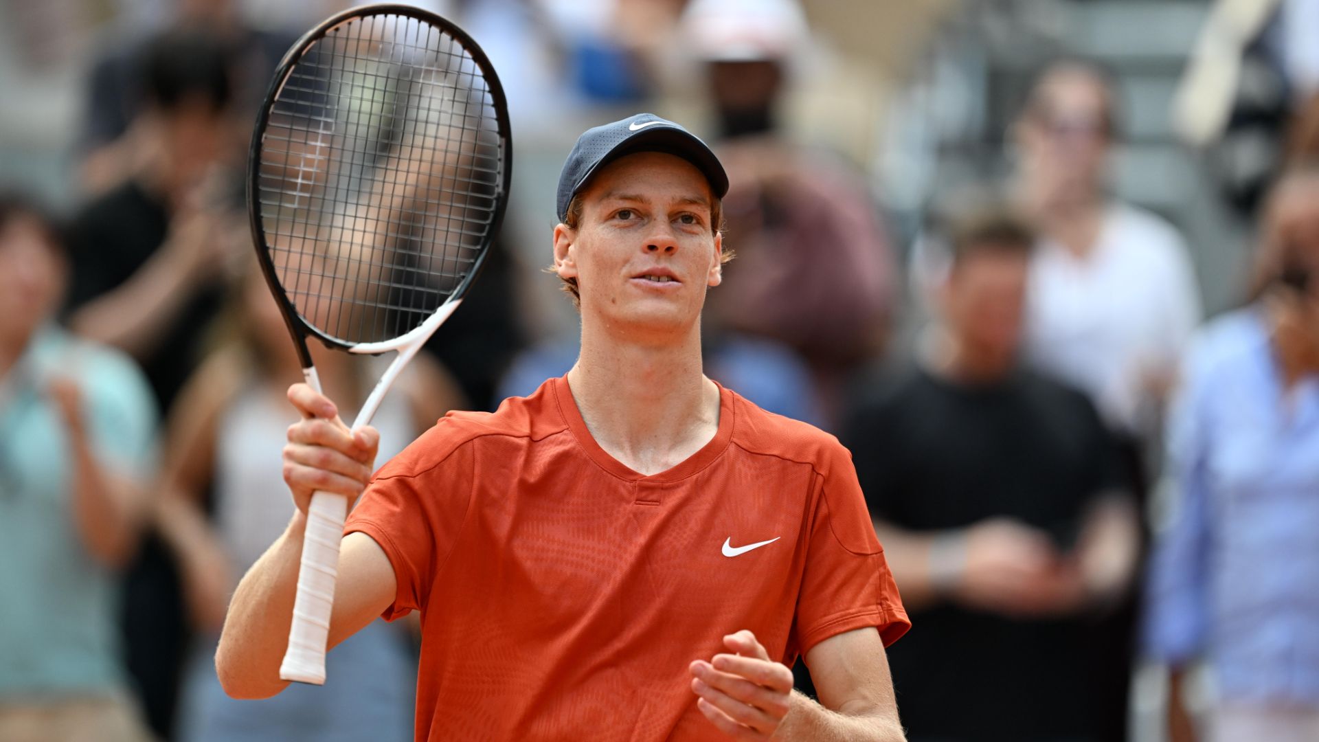 Sinner sails into French Open semis