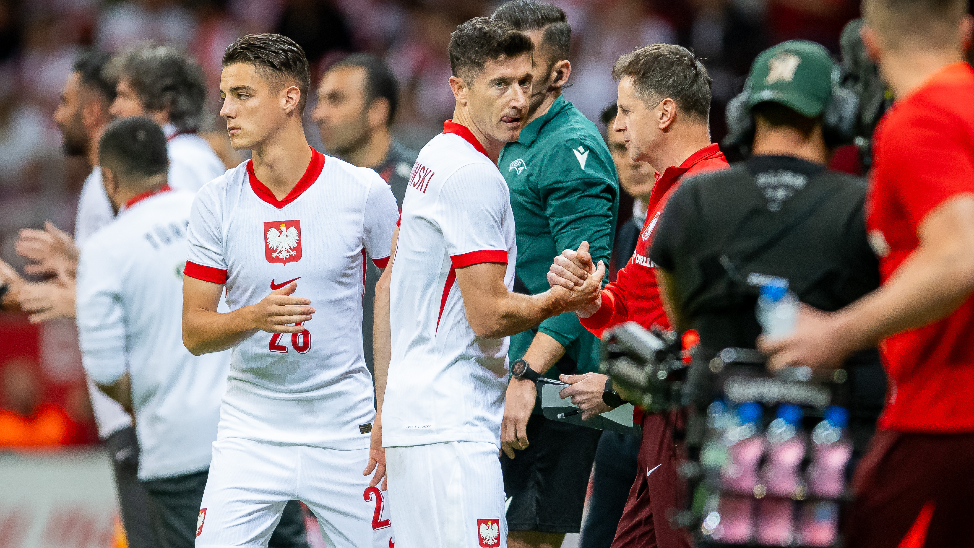 Poland suffer Lewandowski scare