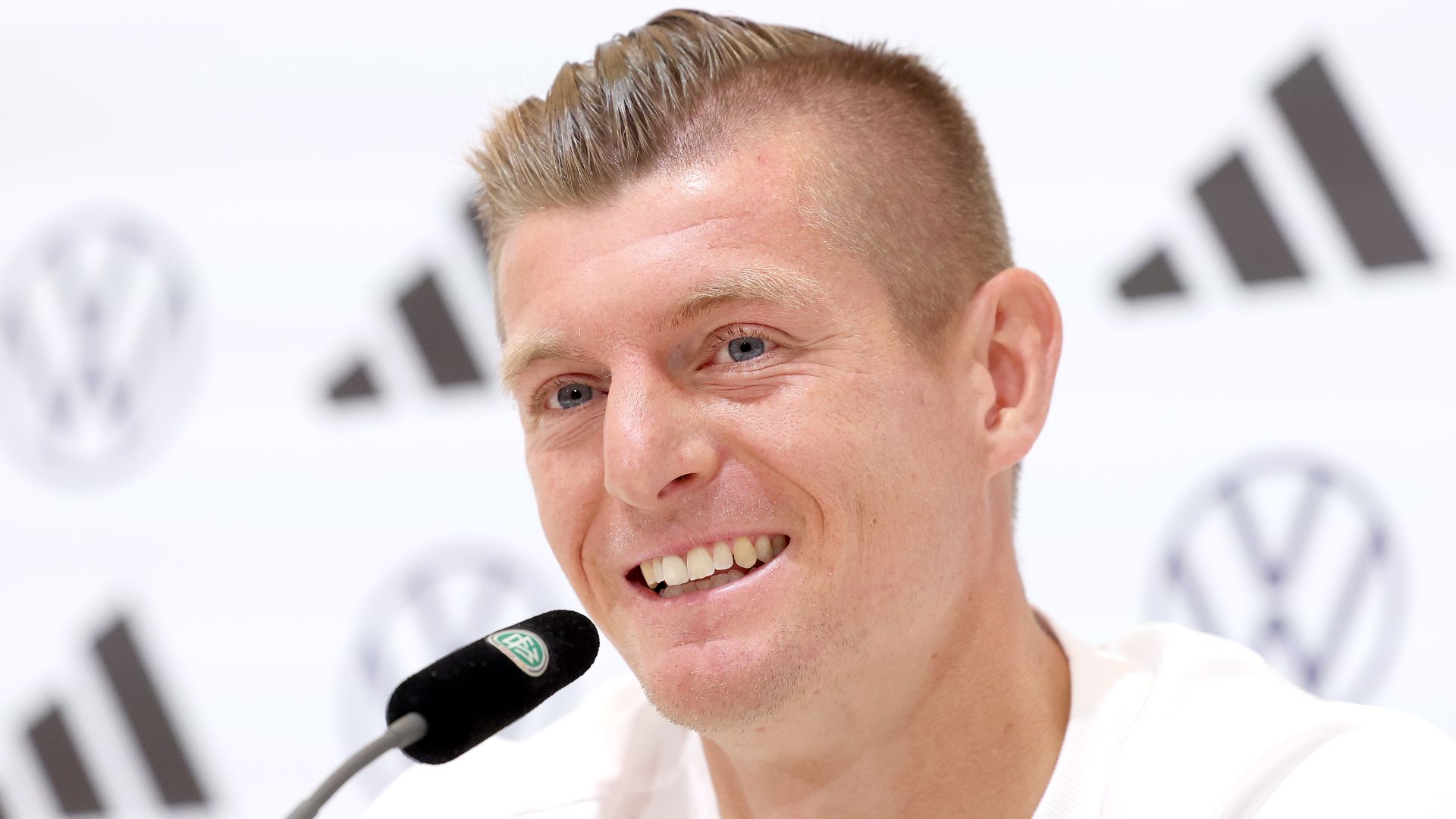 Kroos encourages hosts Germany